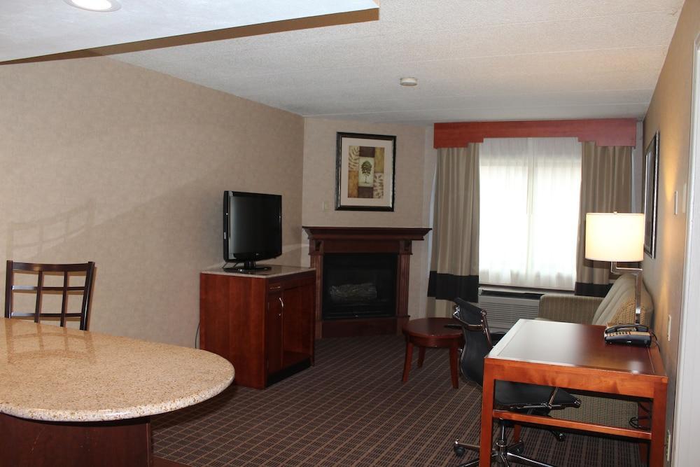 Comfort Inn & Suites West Springfield Exterior foto